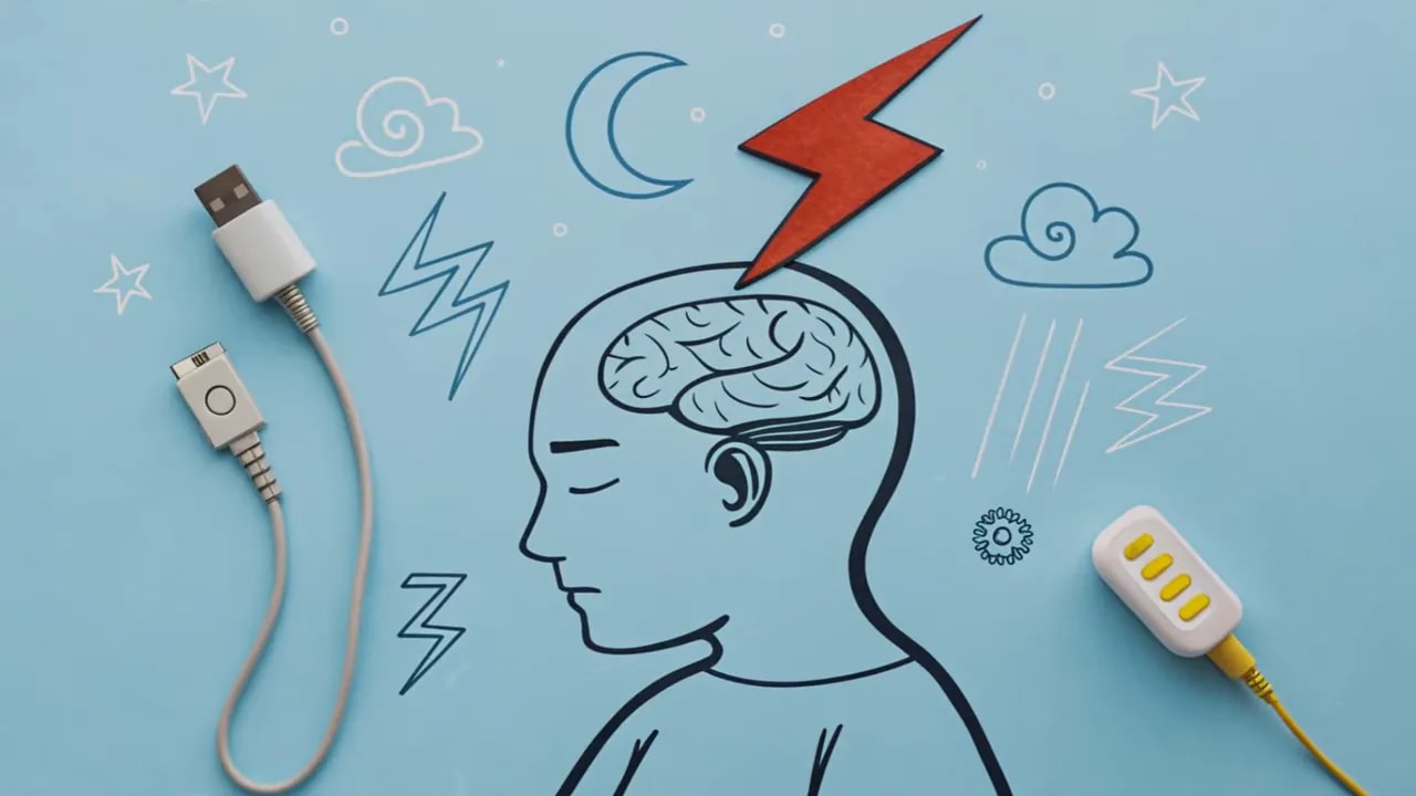Illustration eines Kopfes mit sichtbarem Gehirn, Ladekabeln und Blitzsymbol auf hellem Blau – Symbol für mentale Energie und Ablenkung