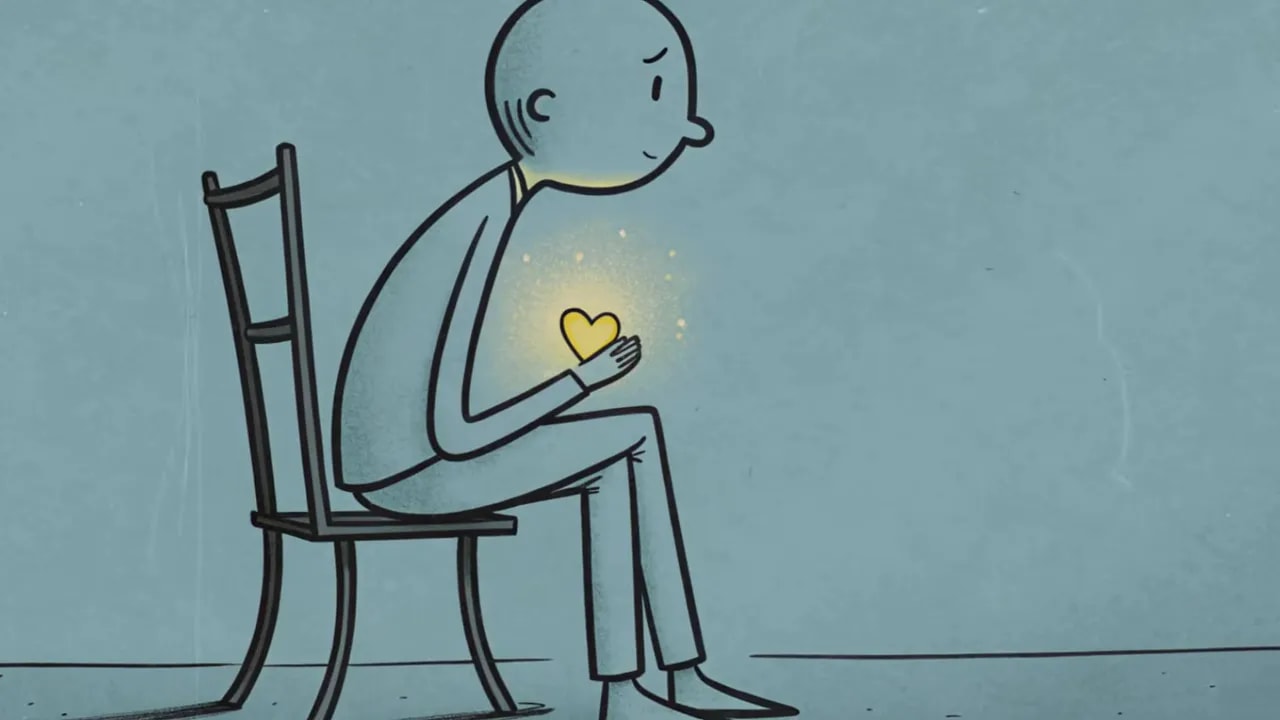 Gezeichnete Person sitzt nachdenklich auf einem Stuhl und hält ein leuchtendes Herz nahe am Körper; klares, sauberes Bild.