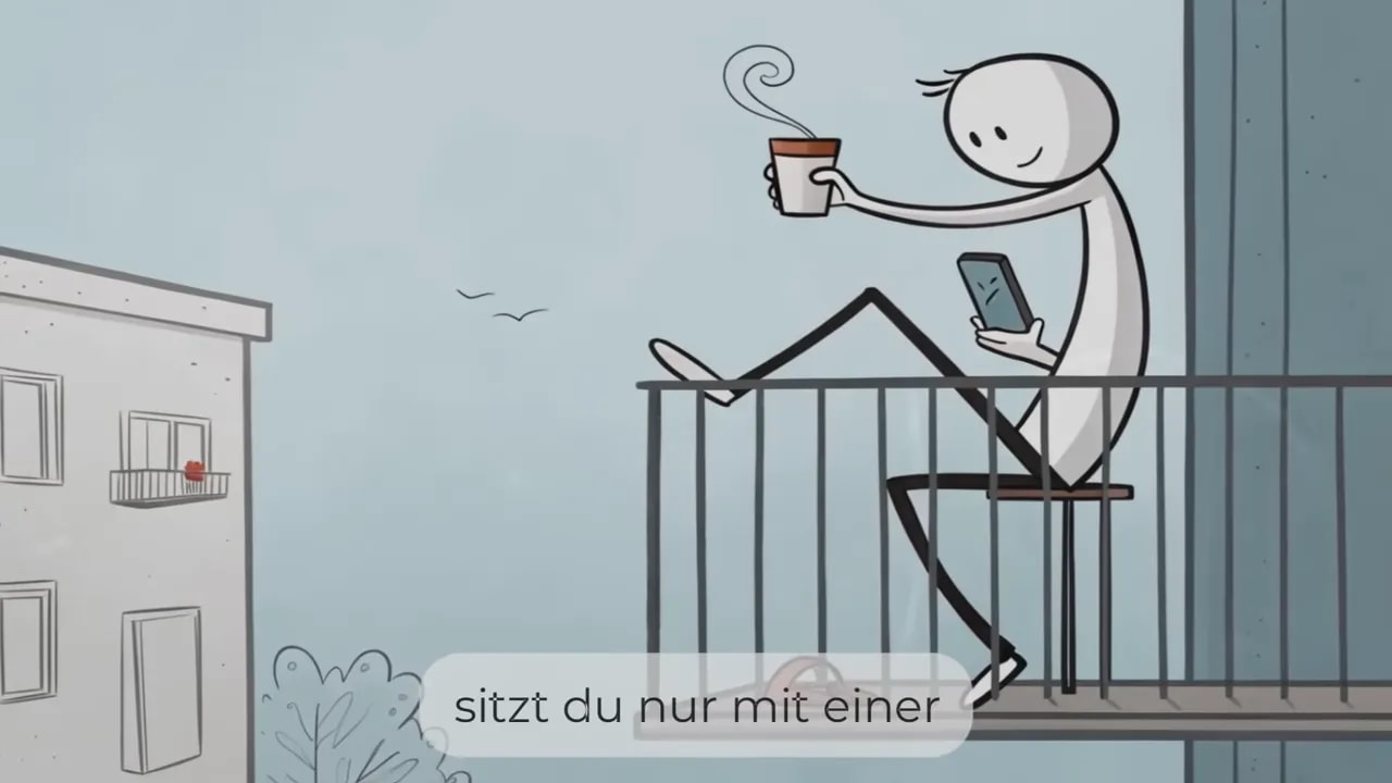 gezeichnete Figur sitzt mit einer Tasse auf einem Balkon, ein Smartphone liegt neben ihr